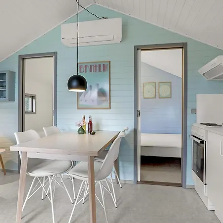 2 Bedroom Awesome In Holiday home *