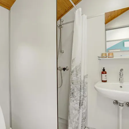 2 Bedroom Awesome In Ferienhaus *